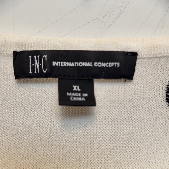 INC International Concepts White and Black Relaxed Short Sleeve Blouse - Size XL - Picture 3 of 6